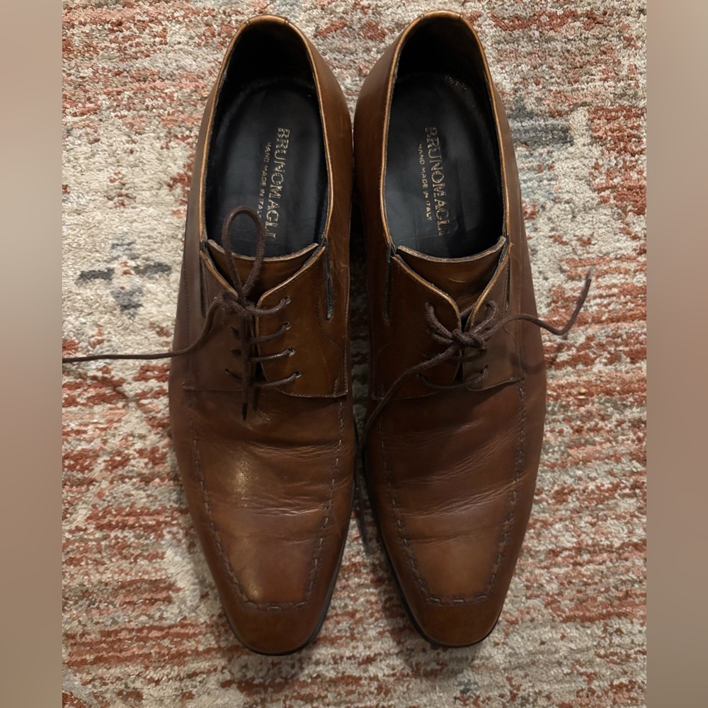 Men’s Italian leather lace-up dress shoes by Bruno Magli  cognac brown. Size 9.5
